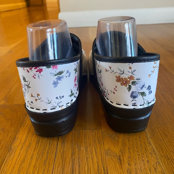 Bjork Professional linnea  floral leather NWB clogs - Picture 4 of 8